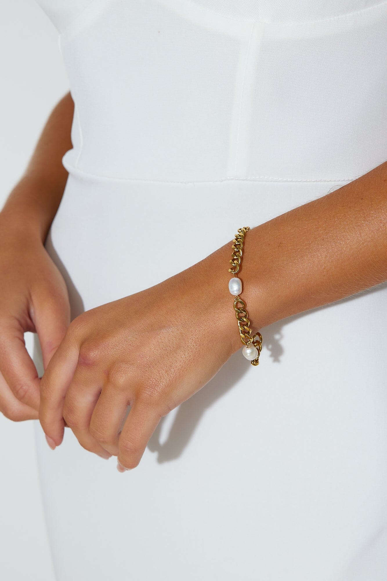 Ava™ | 18k Gold Plated Chains To Be Seen Bracelet Gold