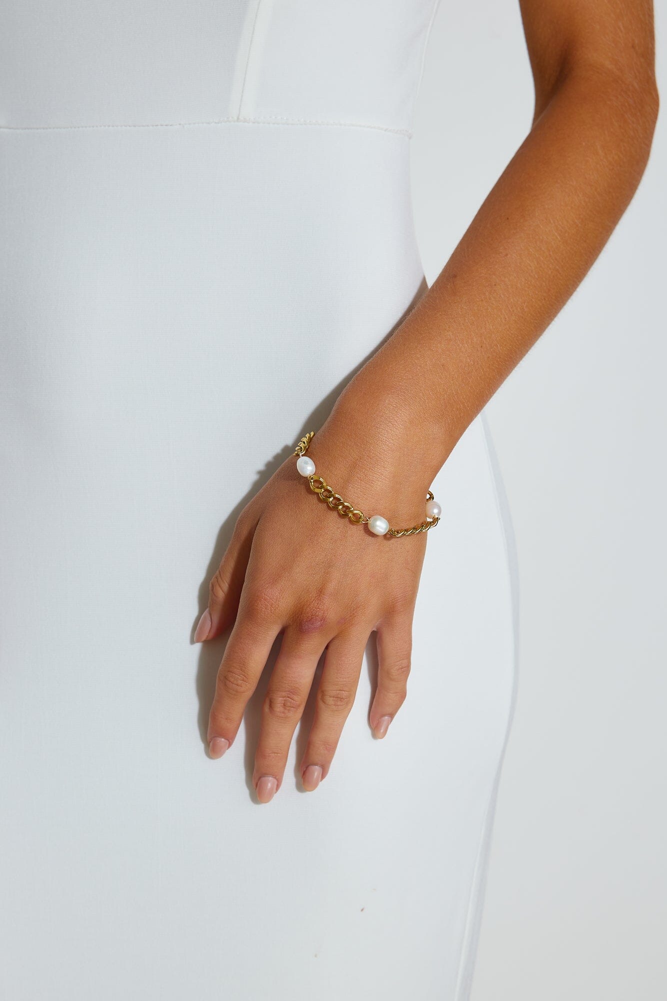 Ava™ | 18k Gold Plated Chains To Be Seen Bracelet Gold