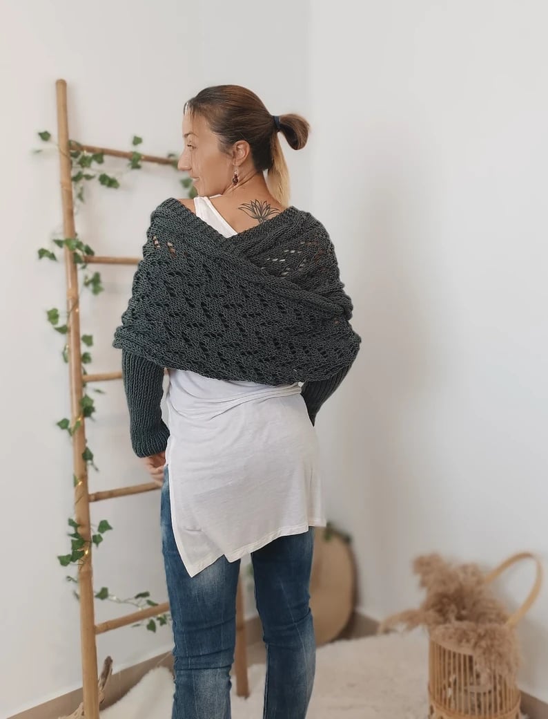 Nomine™ | Knitted Scarf With Sleeves